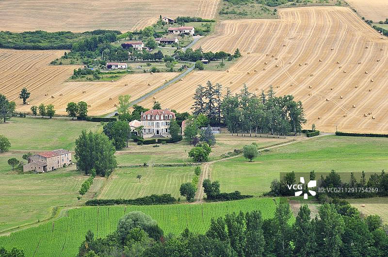 科尔德叙谢尔郊外的宏伟住宅，法国米迪-比利牛斯塔恩省科尔德叙谢尔，欧洲图片素材