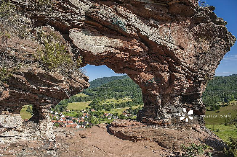 瓦赫特费尔斯岩石拱门，上施泰因巴赫，阿尔萨斯，下莱茵省，法国，欧洲图片素材