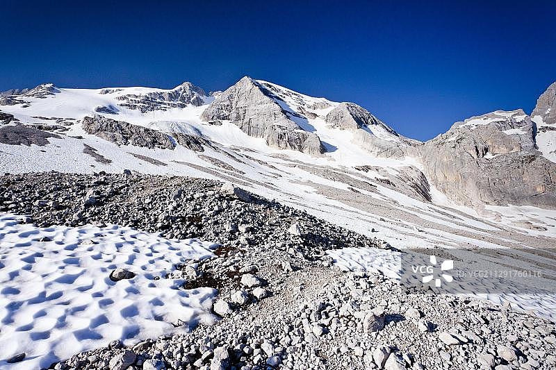 意大利特伦蒂诺省多洛米蒂山马尔莫拉达峰西格拉特固定绳索路线风光图片素材