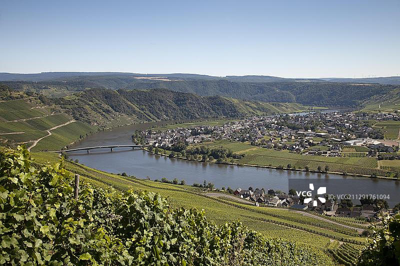 德国莱茵兰-普法尔茨州皮斯波特附近的摩泽尔河谷图片素材