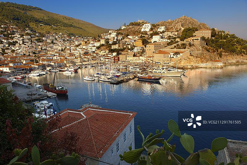 希腊萨罗尼克群岛伊兹拉历史港口图片素材
