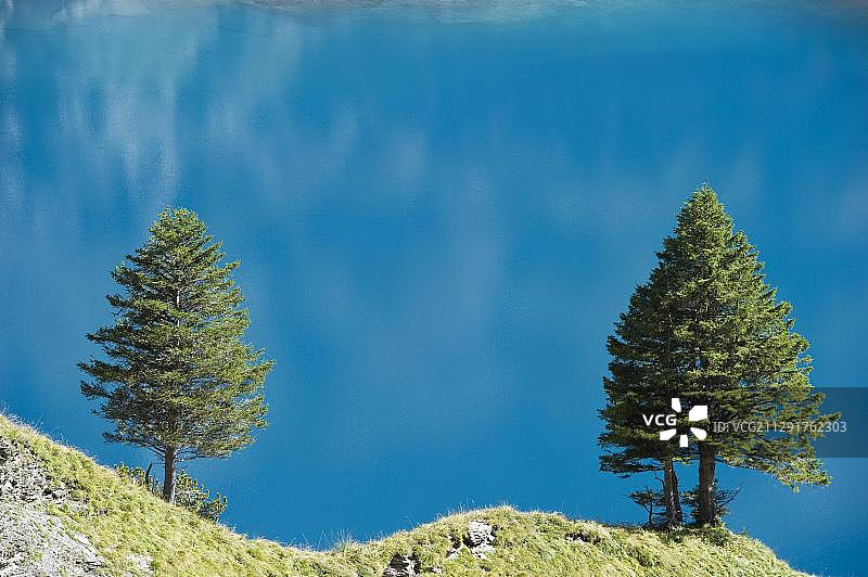 瑞士伯尔尼高地厄希嫩湖风光图片素材