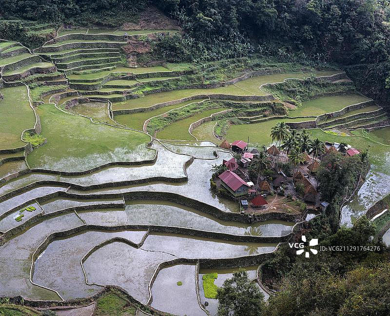 巴纳韦梯田附近的班加安村，位于菲律宾吕宋岛伊富高省图片素材