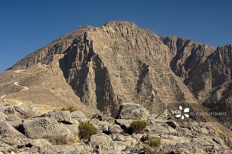 带有雷达站的哈里姆山，阿曼穆桑达姆半岛的最高峰图片素材