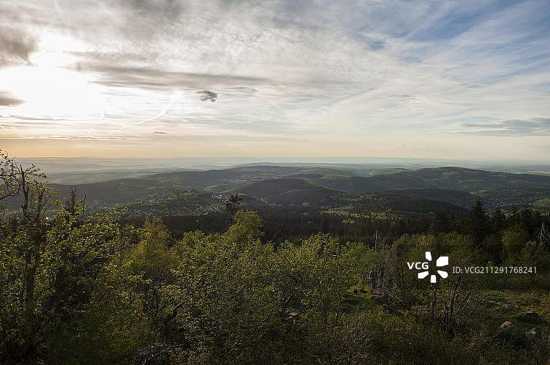 德国黑森州格罗塞尔费尔德山傍晚景色图片素材