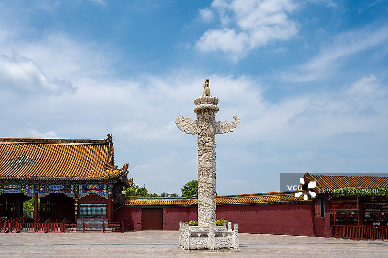 中国河南开封龙亭广场上的华表图片素材