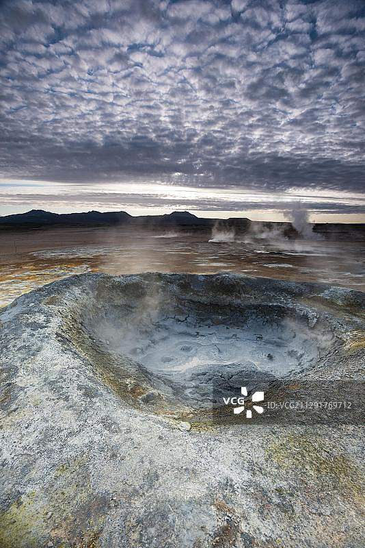 惠拉罗恩地热区地貌：蒸汽、硫磺和矿物，冰岛图片素材