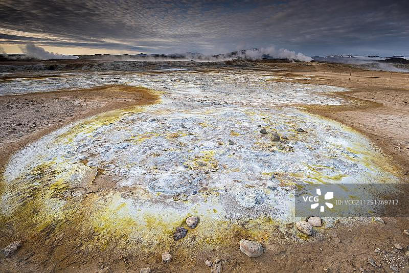 惠拉罗恩地热区地貌：蒸汽、硫磺和矿物，冰岛图片素材