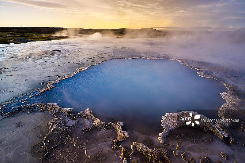 蓝色水池，布拉赫维温泉，Hveravellir高温地热区，高地，冰岛，欧洲图片素材