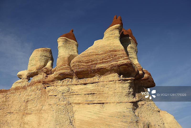 法塔利石林：矿物侵蚀形成的石林和岩层，位于美国亚利桑那州蓝蚊峡谷煤矿台地，彩绘沙漠，霍皮保留地，纳瓦霍族保留地，美国西南部，北美洲图片素材