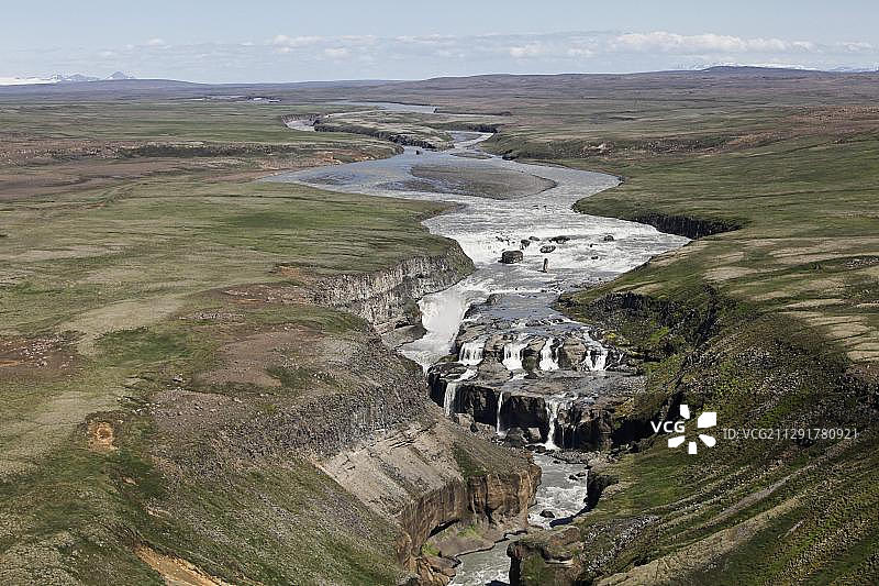 冰岛高地Thorsa河峡谷和瀑布航拍图片素材