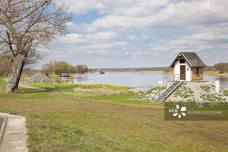 德国勃兰登堡拉茨多夫附近奥得河谷水位计图片素材