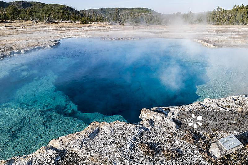 美国怀俄明州黄石国家公园蓝宝石池图片素材