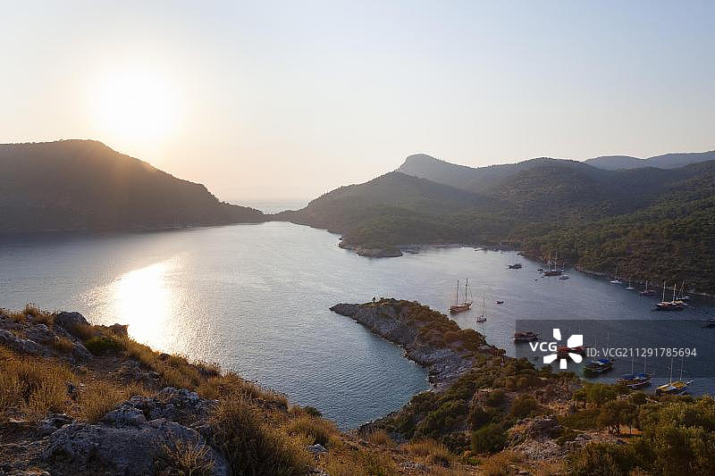 土耳其费特希耶湾的格米勒岛或圣尼古拉斯岛峰顶风光图片素材