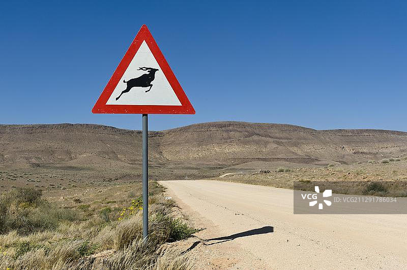 交通标志：警告伊兰羚羊出没，纳米比亚卡拉斯区D39公路图片素材