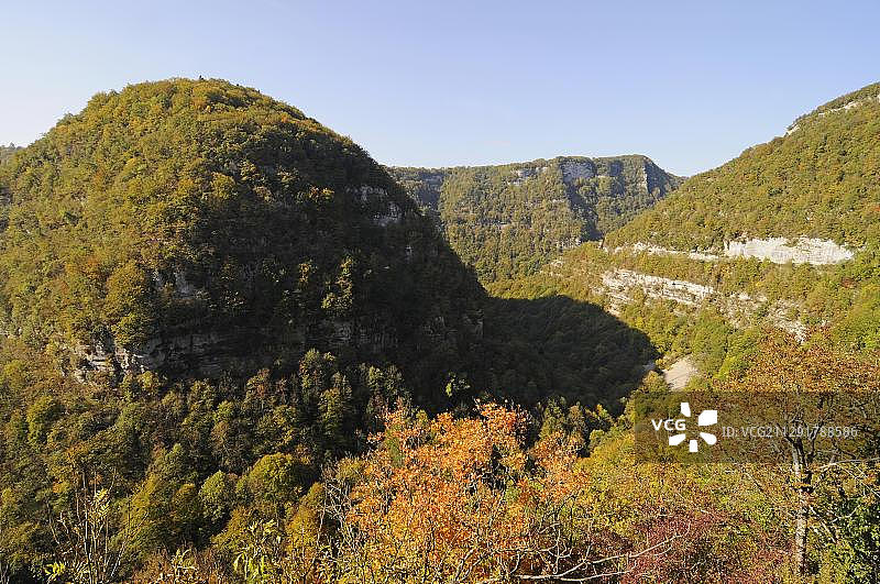 法国杜省卢埃河山谷秋景图片素材