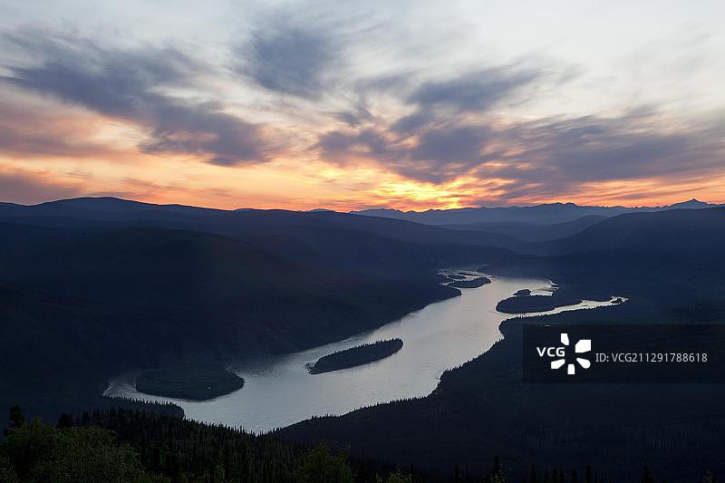 加拿大道森市午夜穹顶附近的育空河，北美洲图片素材