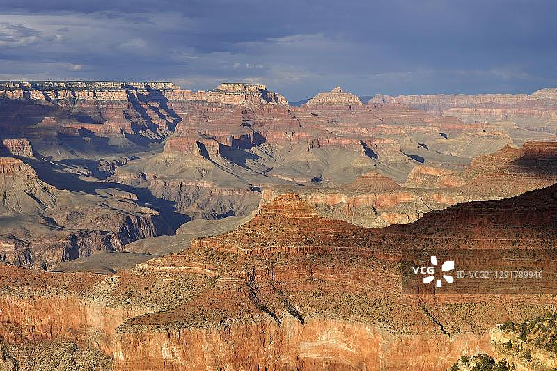 大峡谷国家公园的日落雷暴景观图片素材