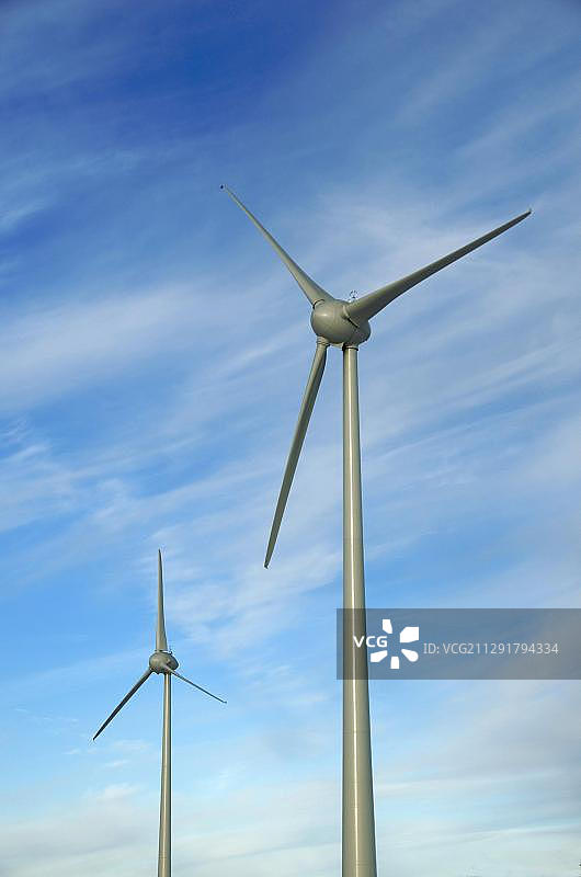 法国奥弗涅的风力涡轮机图片素材