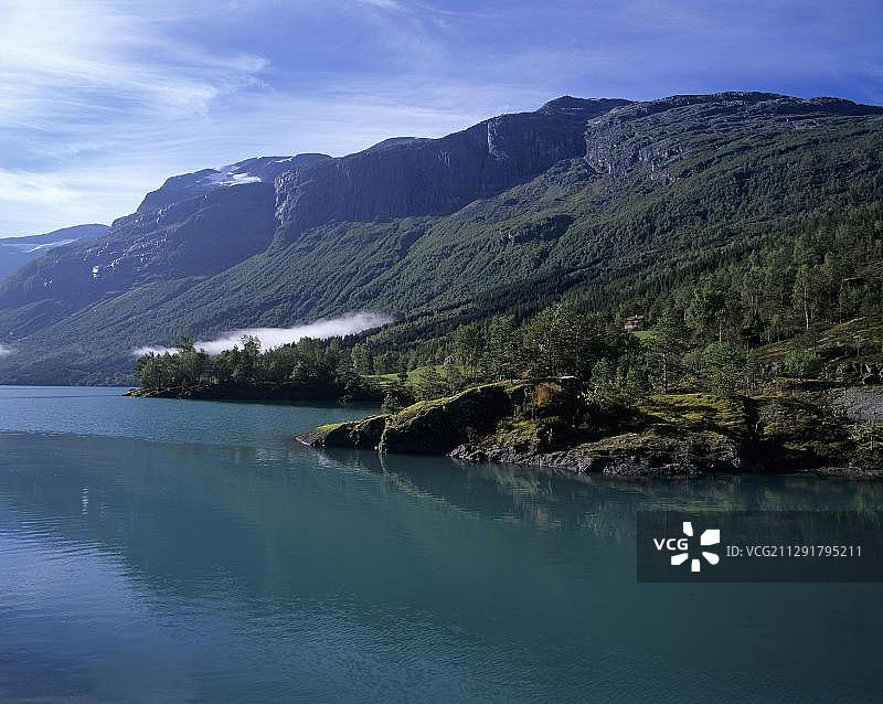 挪威松恩-菲尤拉讷郡奥尔登附近洛瓦特内特湖风景图片素材