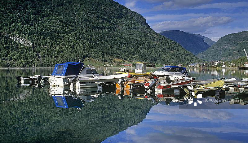挪威吕斯特峡湾上的船只，斯堪的纳维亚，欧洲图片素材