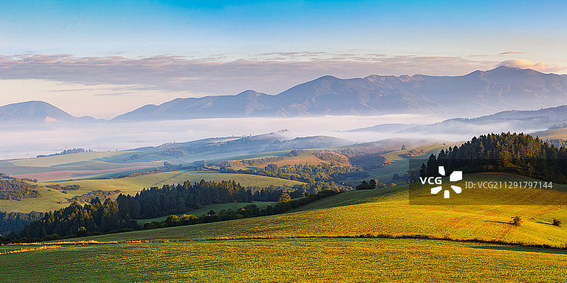 斯洛伐克马拉法特拉图里埃茨山景图片素材