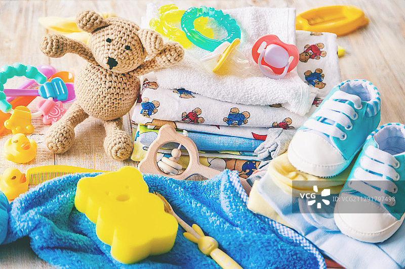 婴儿服装、配饰和玩具摄影图片素材