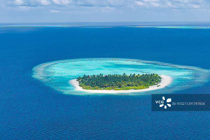 航拍马尔代夫翁古法鲁图片素材