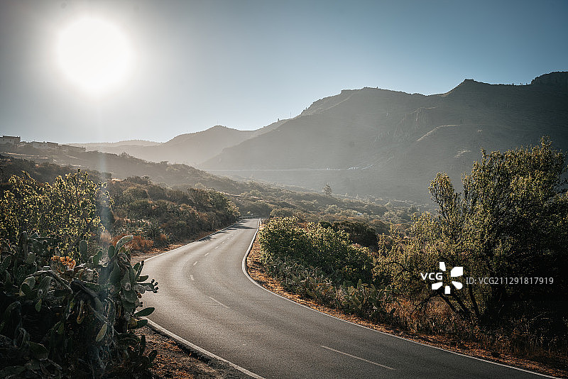 西班牙圣克鲁斯-德特内里费山区公路景观图片素材