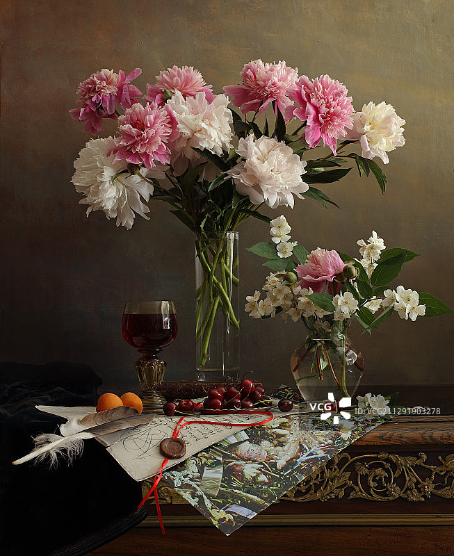 鲜花与葡萄酒静物图片素材