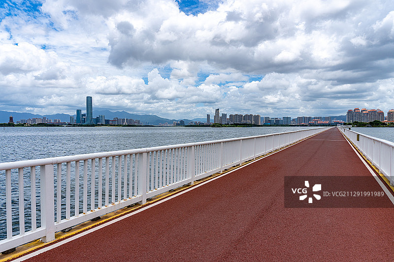 厦门城市风光-水上跑道图片素材