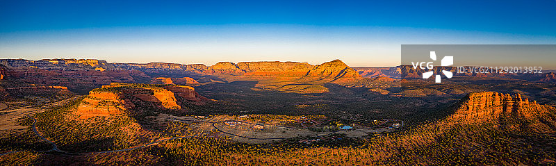 日落时分群山全景图片素材