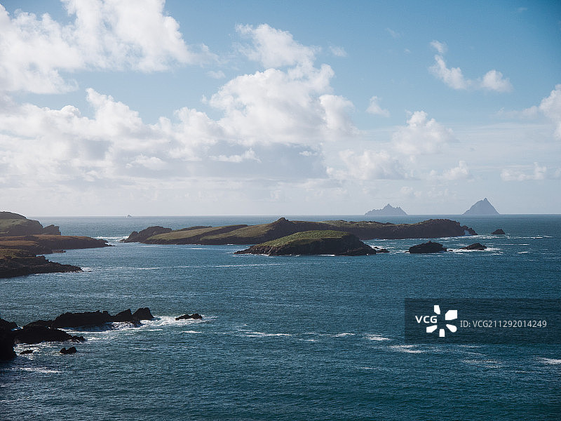 爱尔兰凯西文的爱尔兰海岸线上空的云彩图片素材