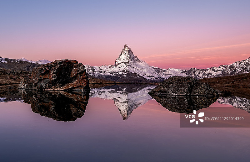 策马特施泰利斯湖的雪山日落，瑞士图片素材