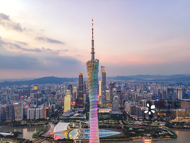 黄昏日落广州珠江新城城市天际线市区中心航拍俯瞰都市风光金融区图片素材