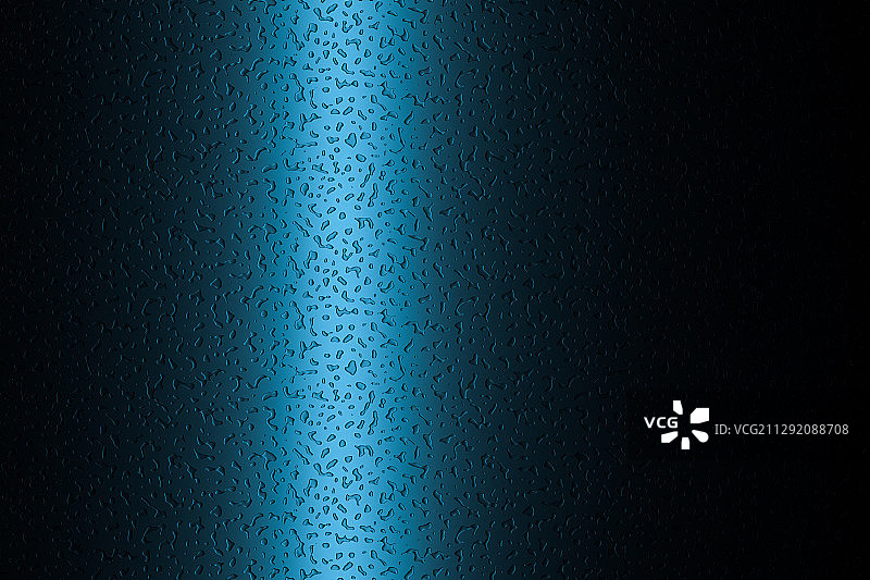 玻璃上的水珠与蓝色灯光 3D渲染图片素材