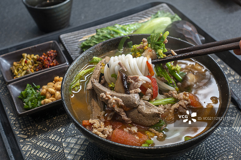 猪肝三鲜桂林米粉图片素材