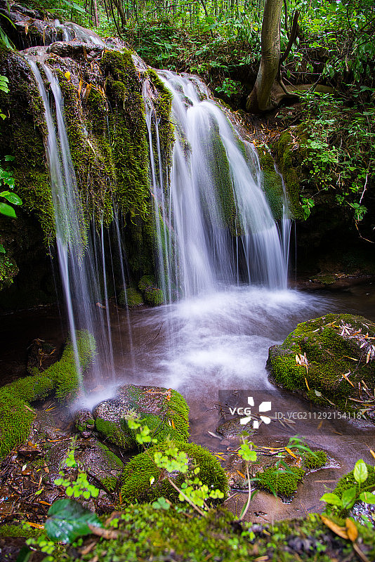 瀑布如丝绸般柔顺图片素材