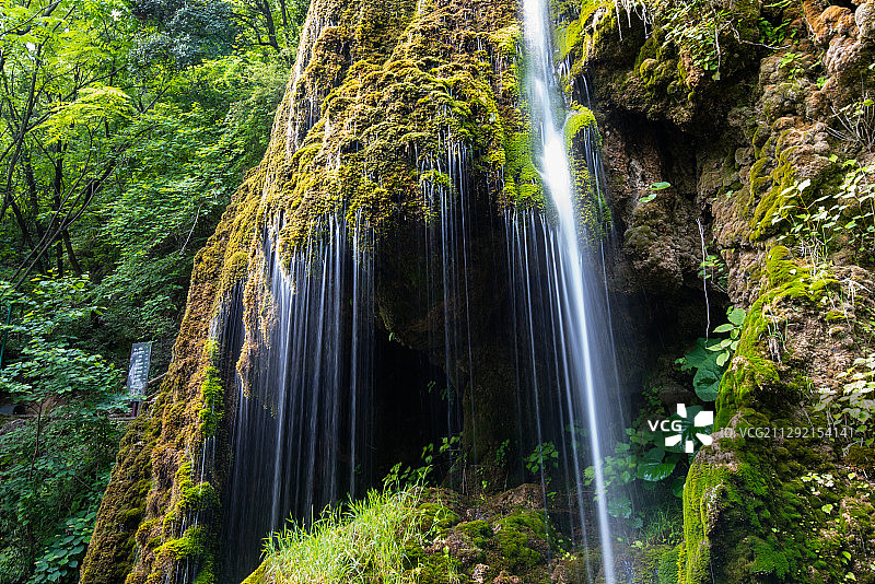 瀑布如丝绸般柔顺图片素材