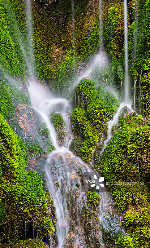 瀑布如丝绸般柔顺图片素材