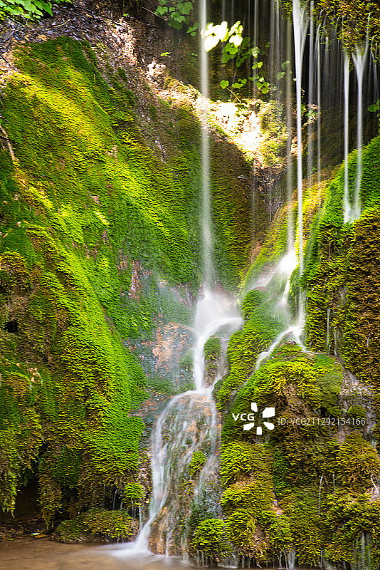 瀑布如丝绸般柔顺图片素材