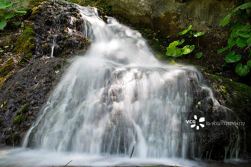 瀑布如丝绸般柔顺图片素材