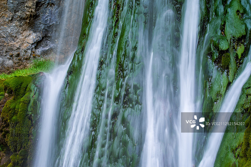 瀑布如丝绸般柔顺图片素材