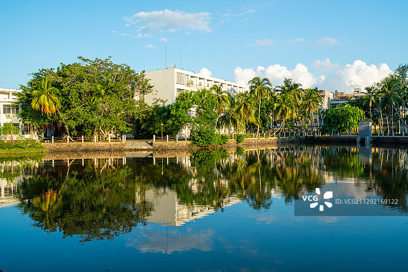 海南大东坡湖倒影图片素材