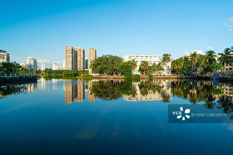 海南大东坡湖倒影图片素材