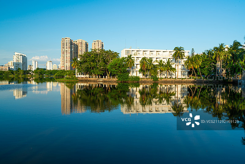 海南大东坡湖倒影图片素材