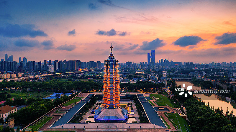 观古望今大报恩寺图片素材