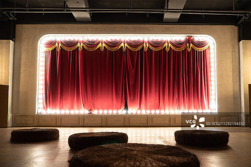剧院红色幕布图片素材