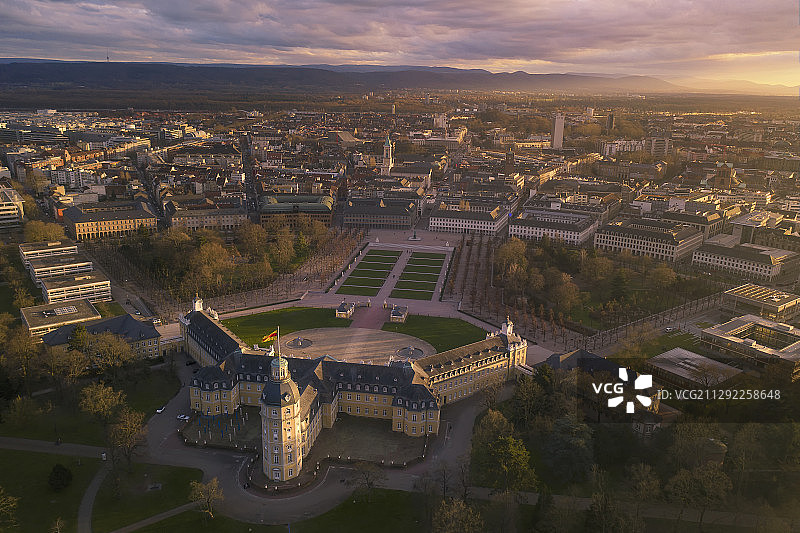卡尔斯鲁厄城市日落全景图片素材