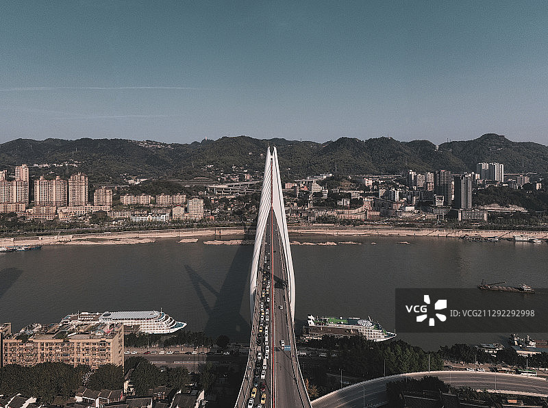 面朝南山的东水门大桥图片素材